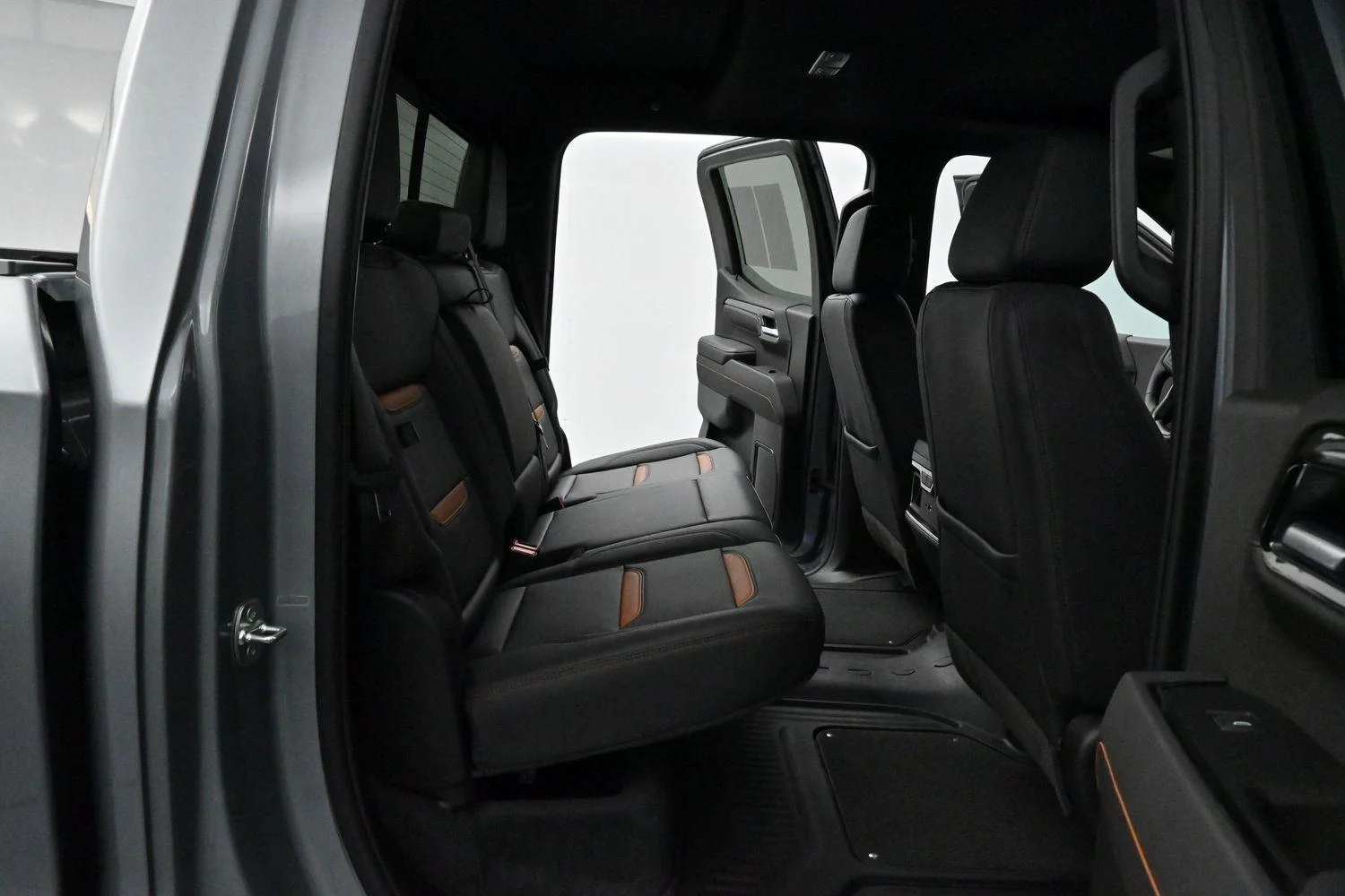 Used 2025 Sterling Metallic GMC AT4 image 33