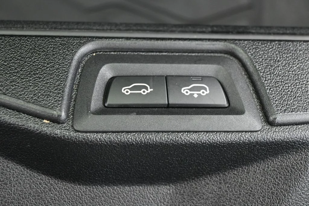 Used 2020 Mineral White Metallic BMW xDrive40i image 44