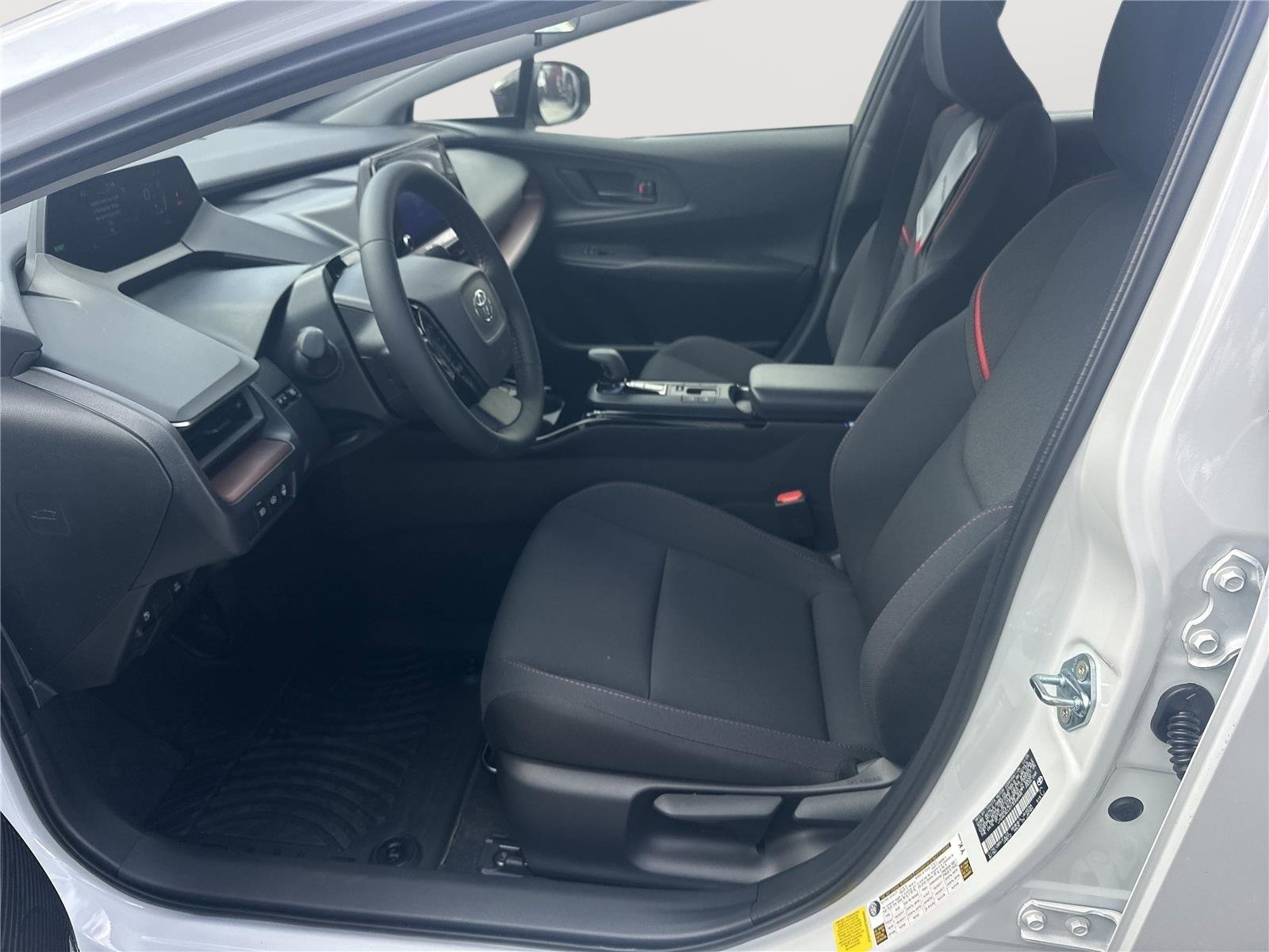 2026 Toyota Prius Plug-in Hybrid SE - Photo 8