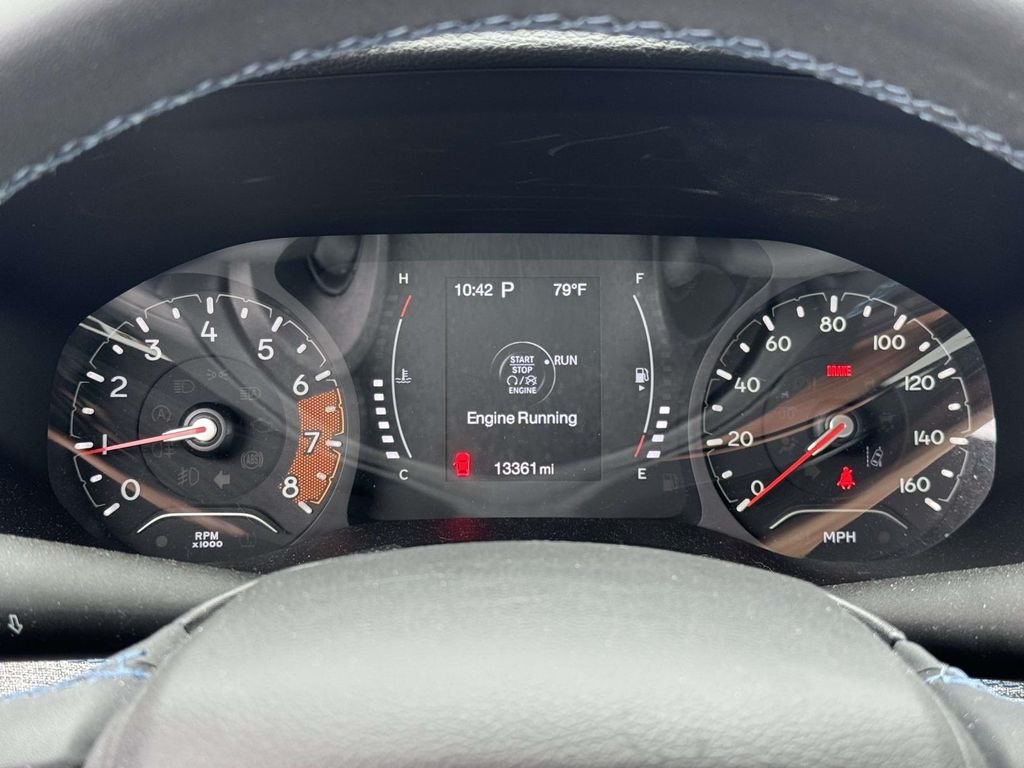 Used 2022 Red Jeep Latitude image 23