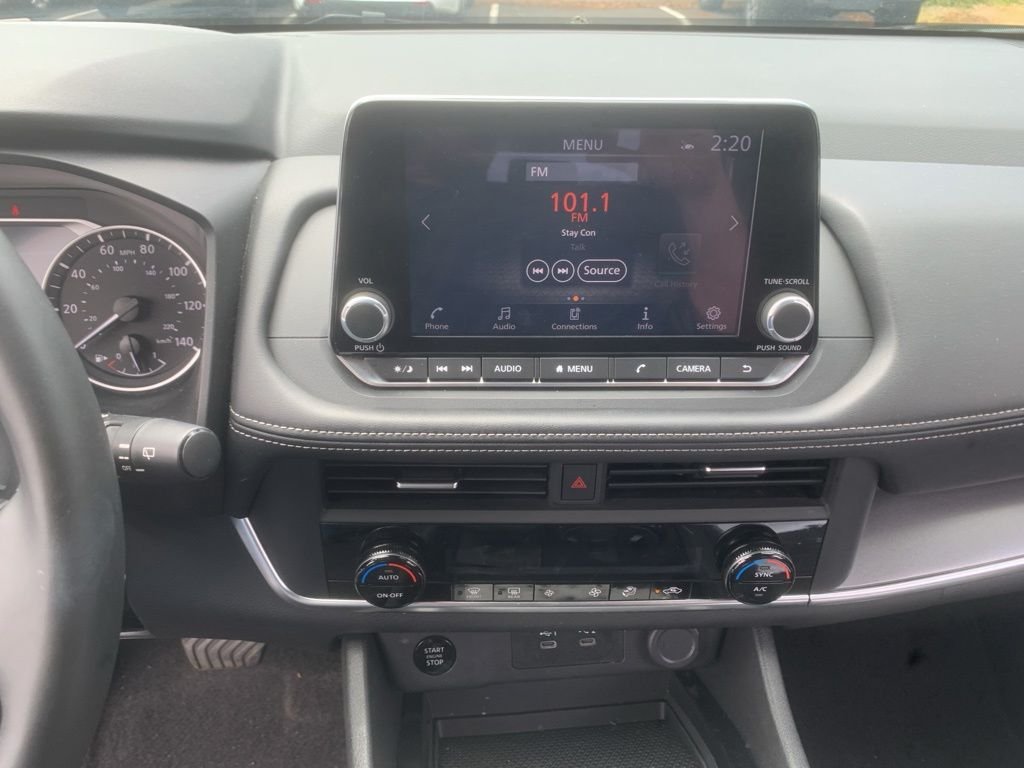 Used 2025 Super Black Nissan SV image 14