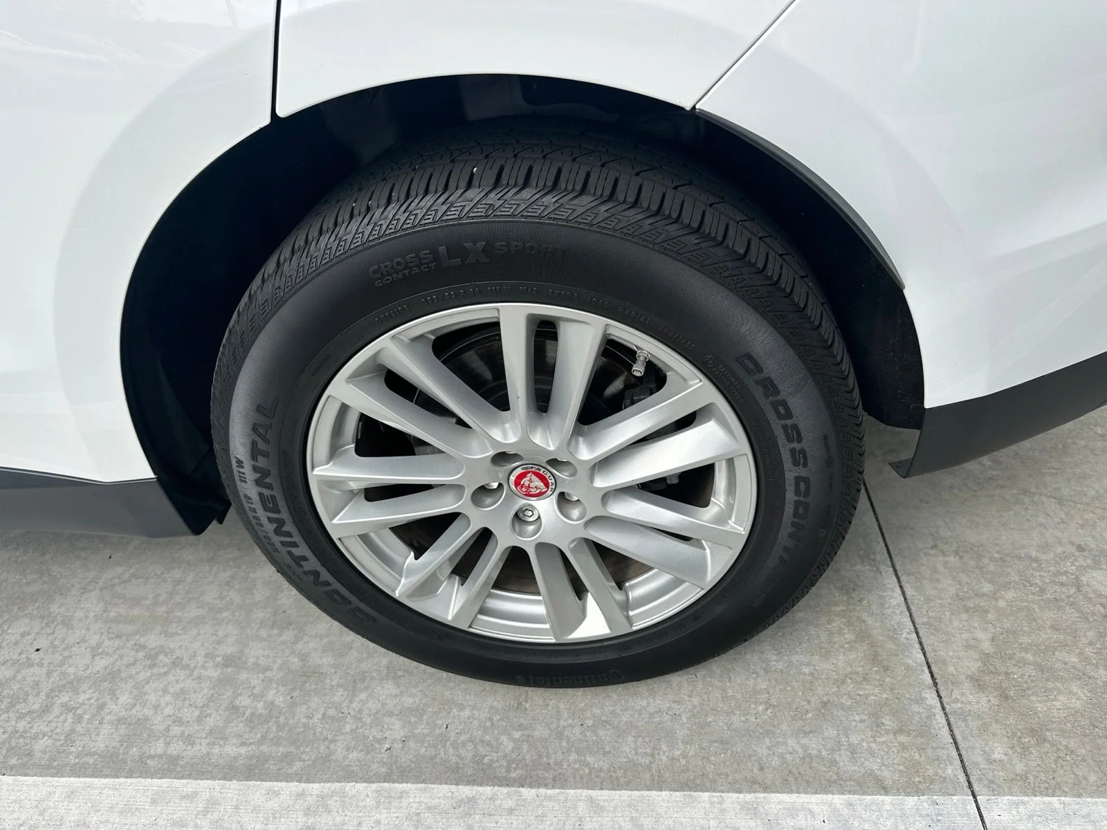 Used 2019 White Jaguar 25t Prestige image 9