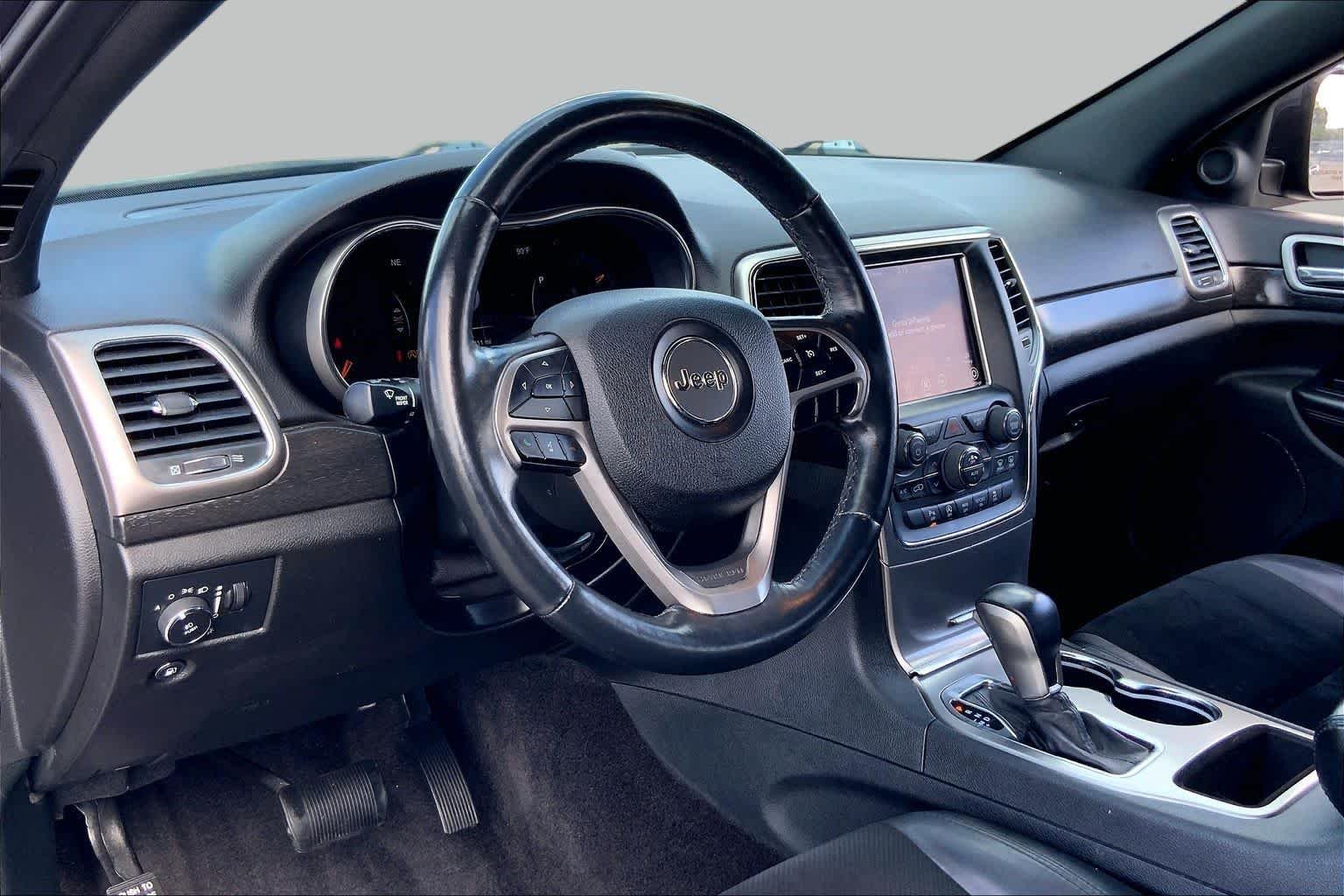 Used 2018 Granite Crystal Metallic Clearcoat Jeep Altitude image 17