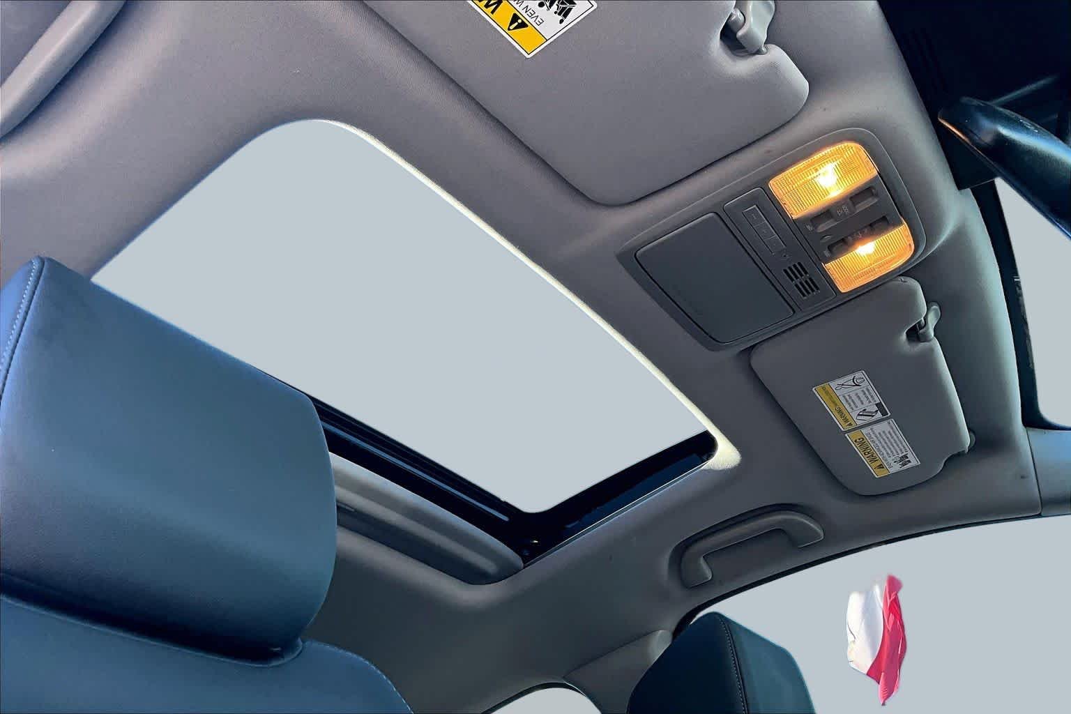 Used 2021 Platinum White Pearl Honda Touring image 14