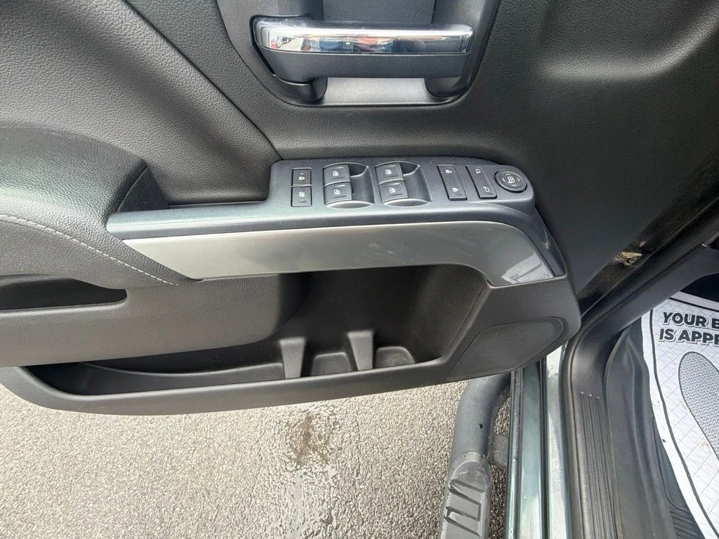 Used 2018 Gray Chevrolet LT image 17