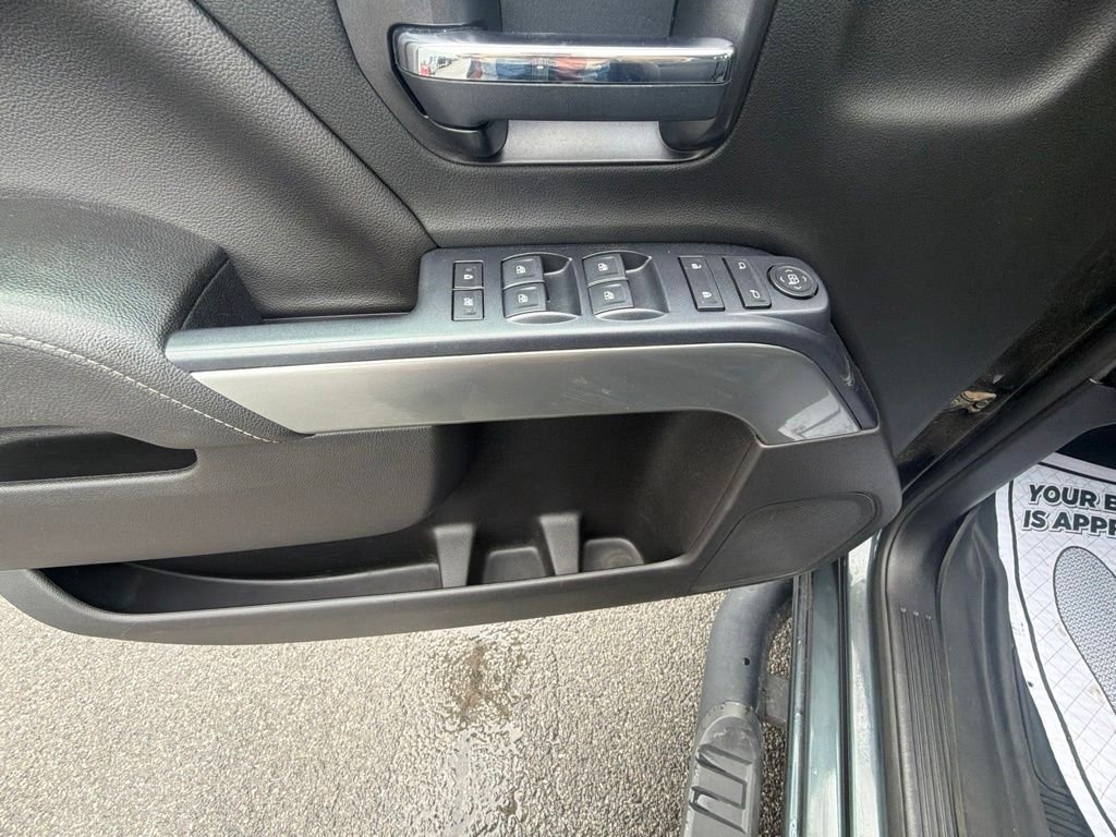 Used 2018 Gray Chevrolet LT image 17