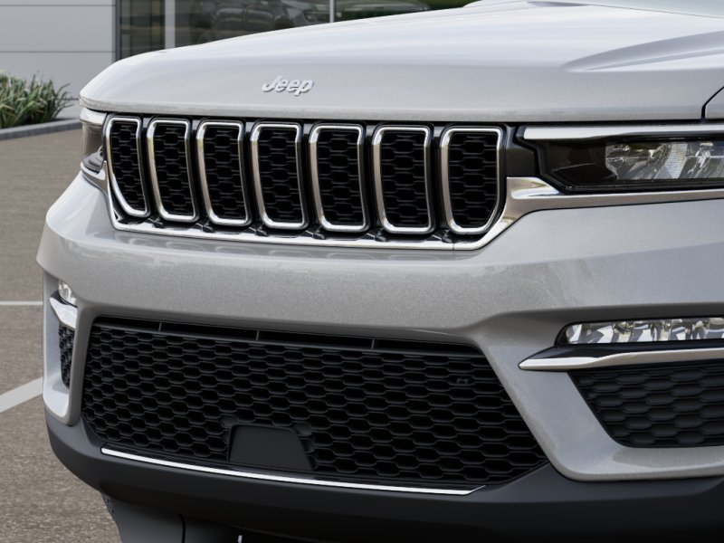 New 2025 Silver Zynith Exterior Paint Jeep Limited image 28