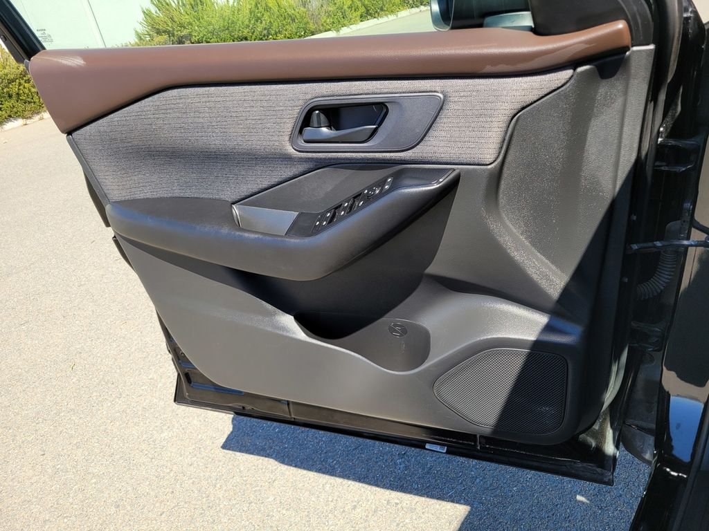 Used 2023 Black Nissan S image 27