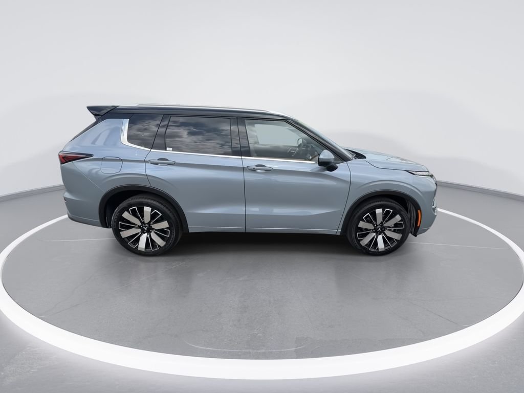 New 2026 Gray Mitsubishi SEL image 9