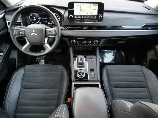 Used 2024 Silver Mitsubishi SE image 13