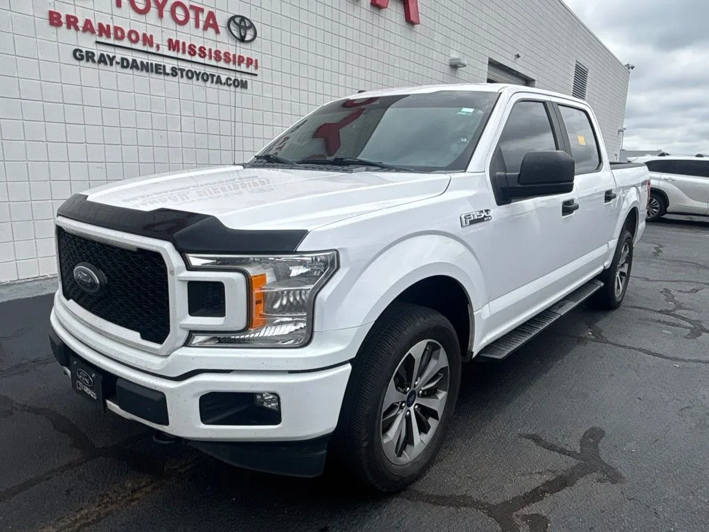Used 2019 White Ford XL image 1