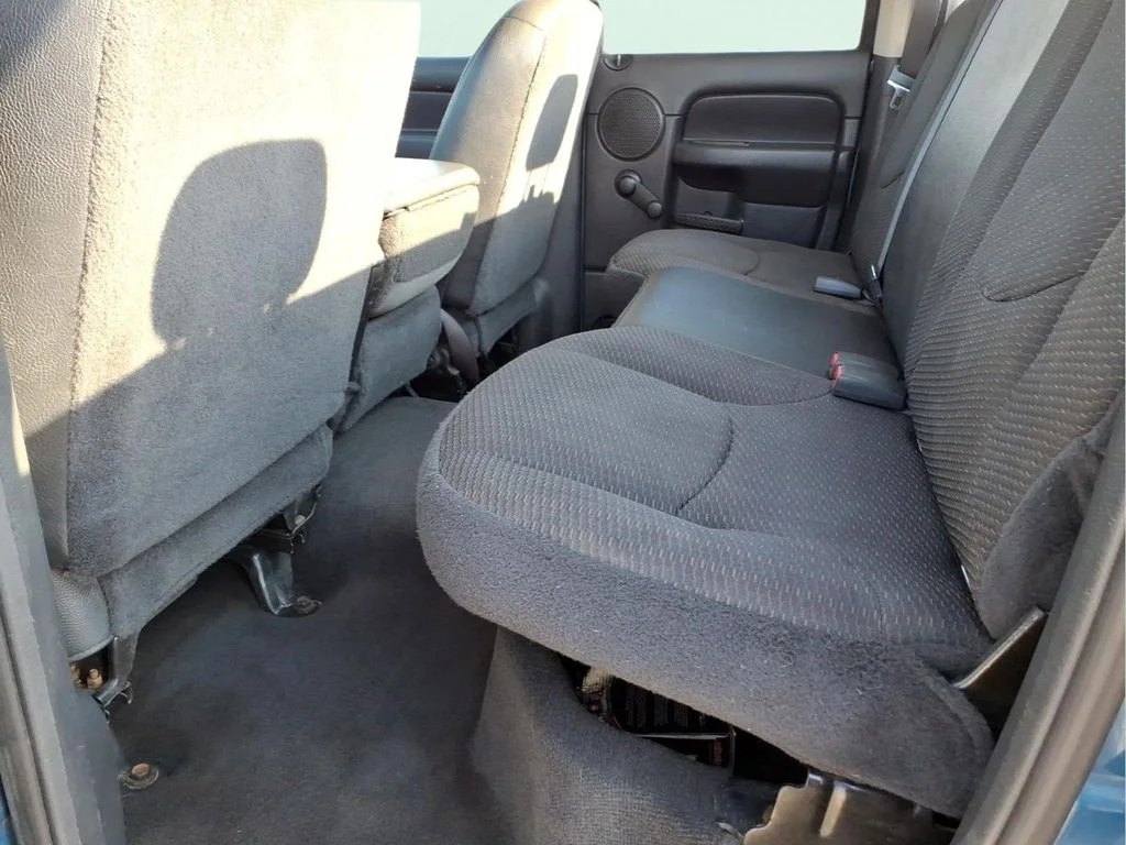 Used 2004 Blue Dodge SLT image 12