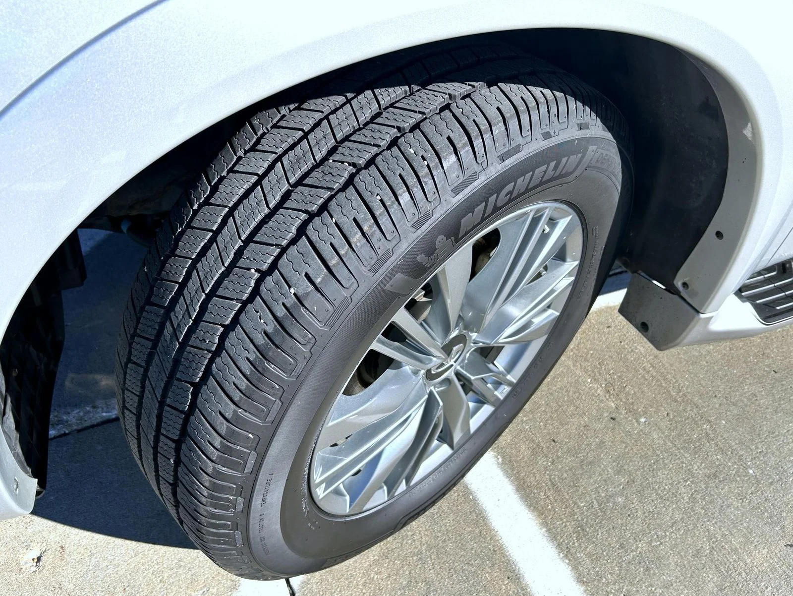 Used 2021 Silver INFINITI LUXE image 25