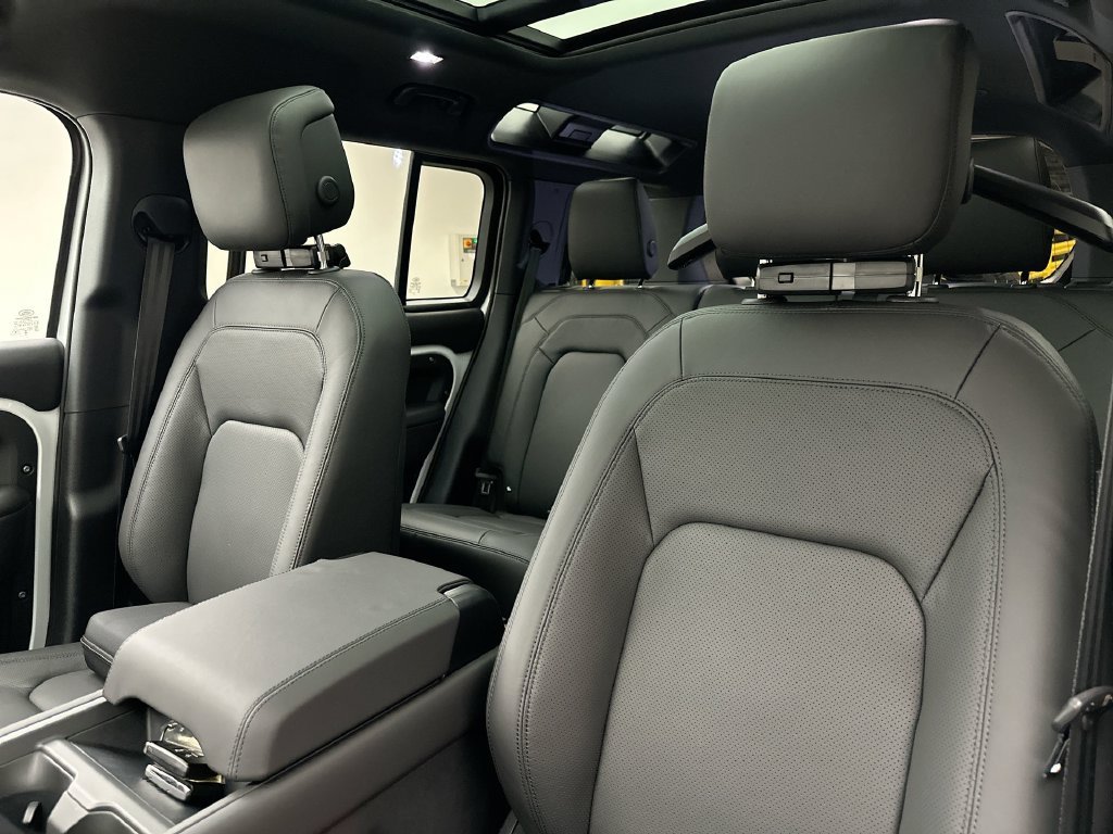 New 2026 Fuji White Land Rover X-Dynamic SE image 10