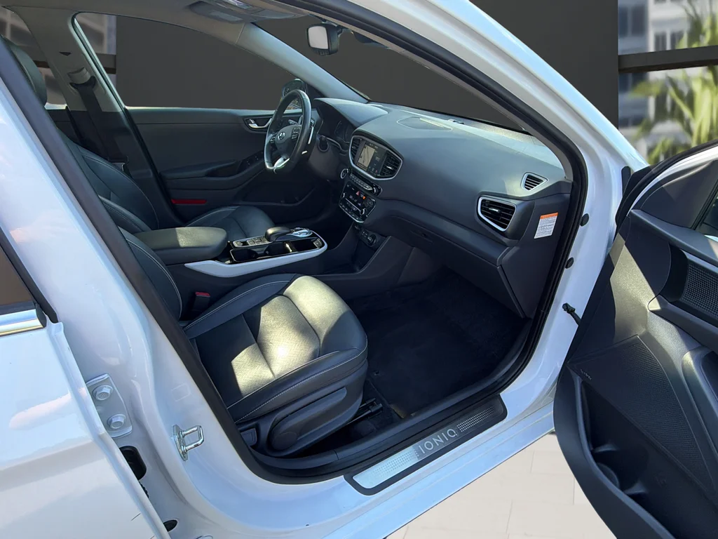 Used 2019 Ceramic White Hyundai Limited image 18