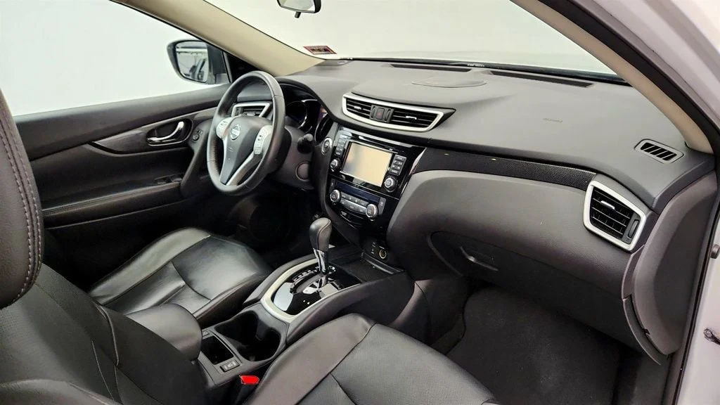 Used 2016 Brilliant Silver Nissan AWD 4dr SL w/ Premium Package & Panoramic Moonroof image 25