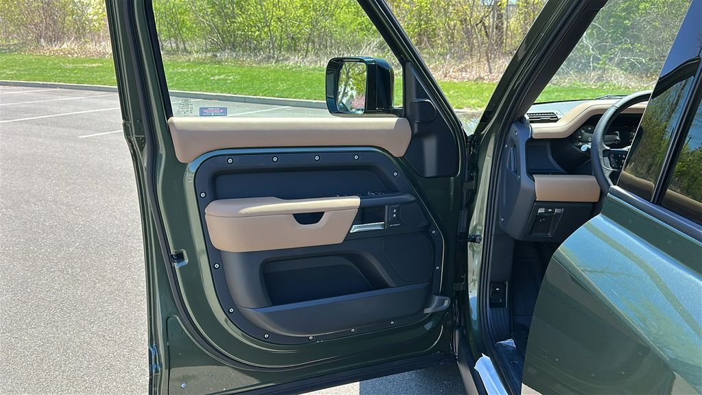 New 2026 Woolstone Green LAND ROVER S image 8