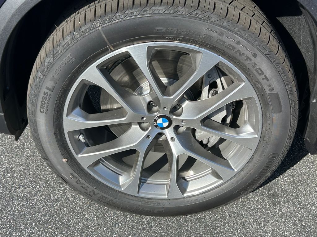 New 2026 Tanzanite Blue II Metallic BMW xDrive50e image 9