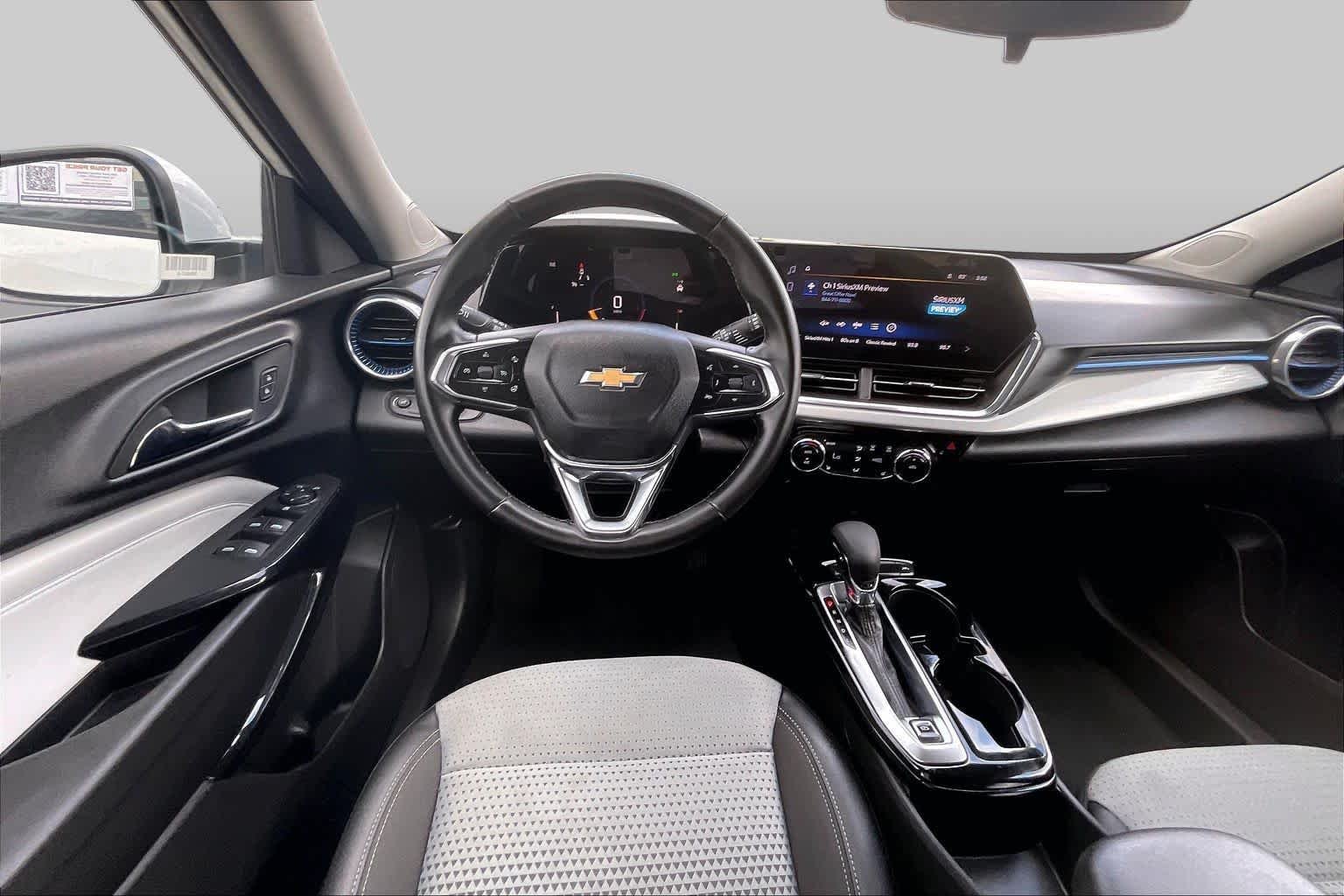 2025 Chevrolet Trax LT - Photo 6