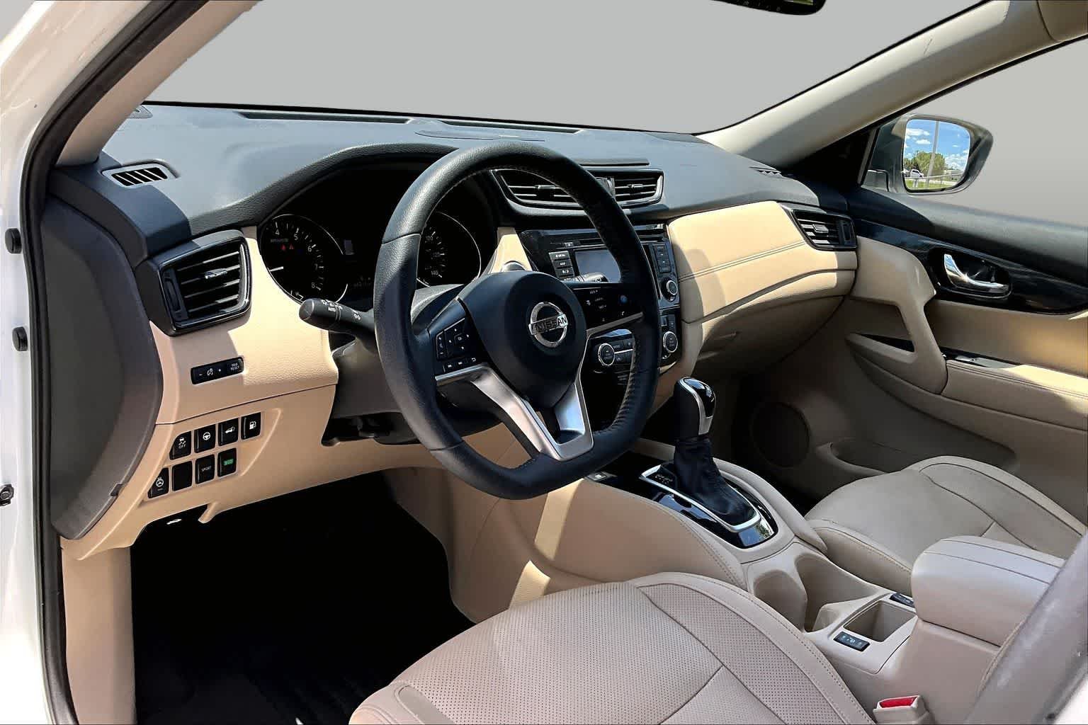 Used 2020 Pearl White Tricoat Nissan SL image 18
