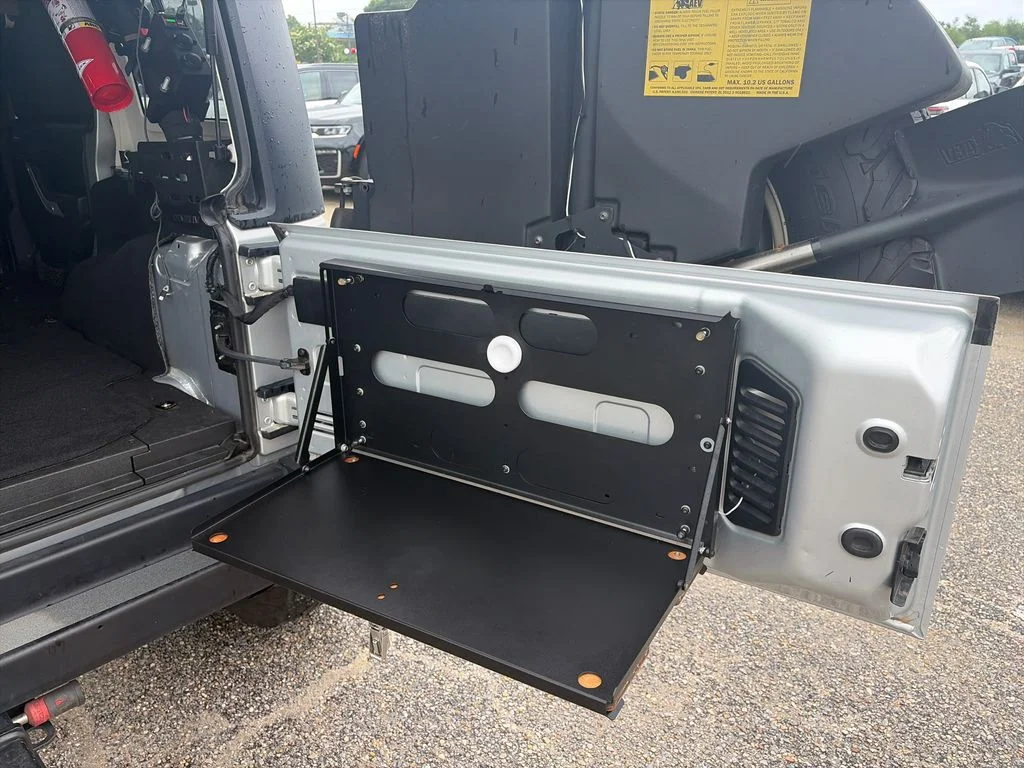 Used 2011 Silver Jeep Unlimited Rubicon image 36