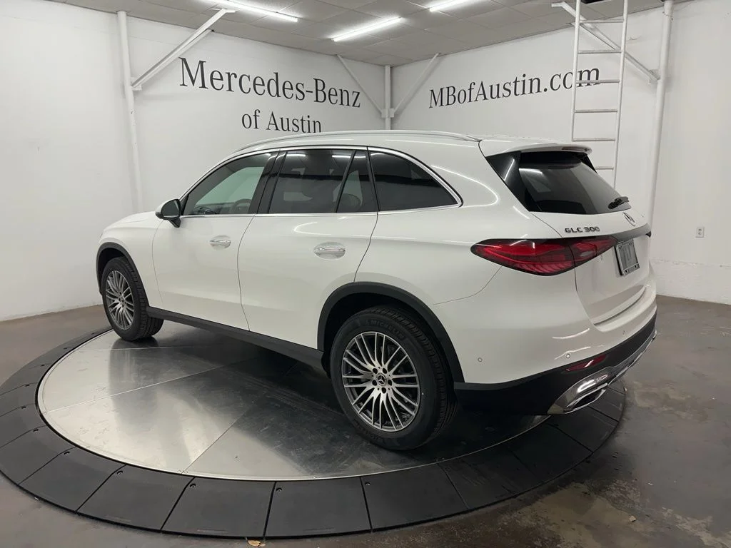 Used 2026 White Mercedes-Benz GLC 300 image 5