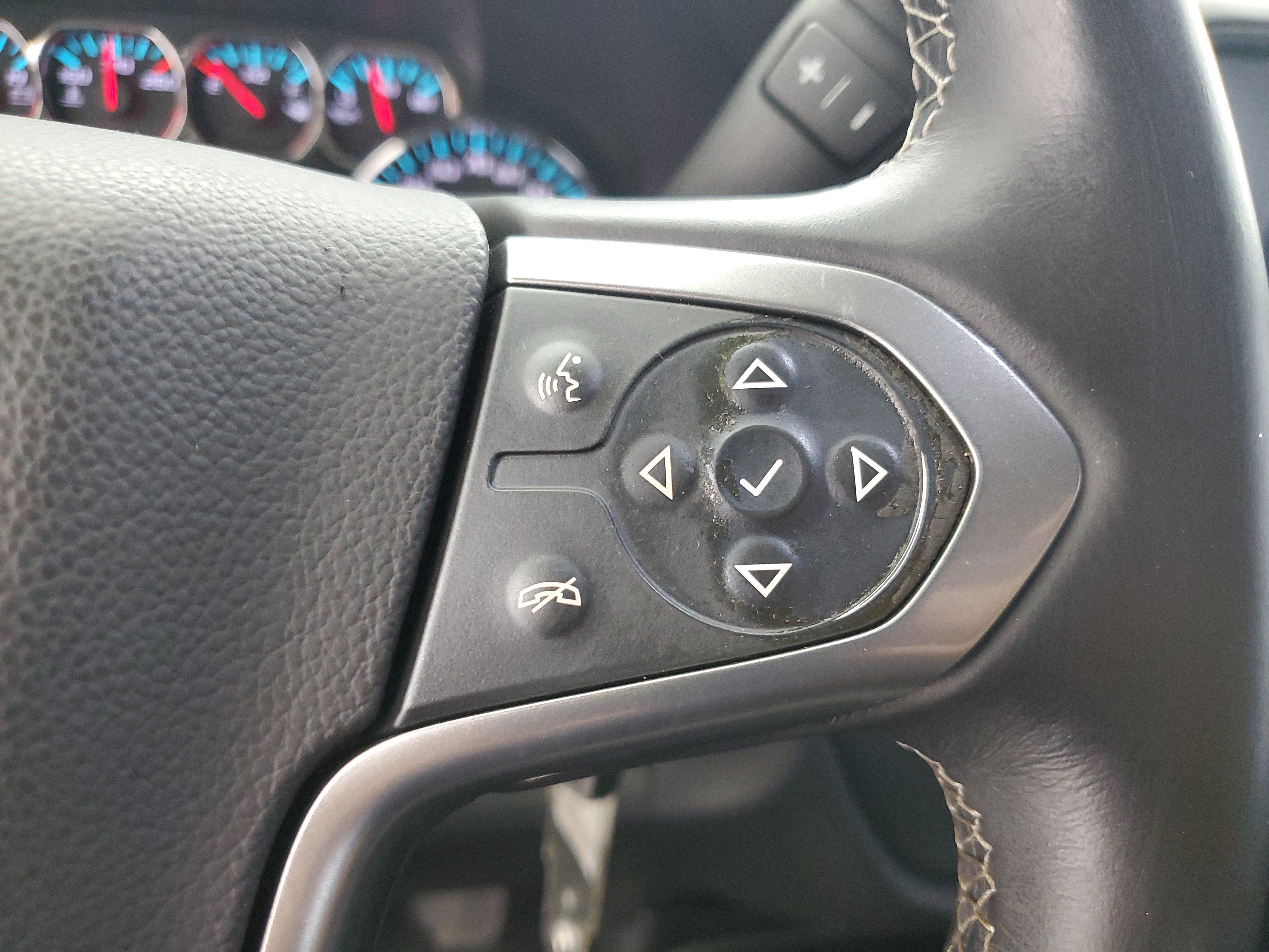 Used 2015 White Diamond Pearl Chevrolet LT image 24