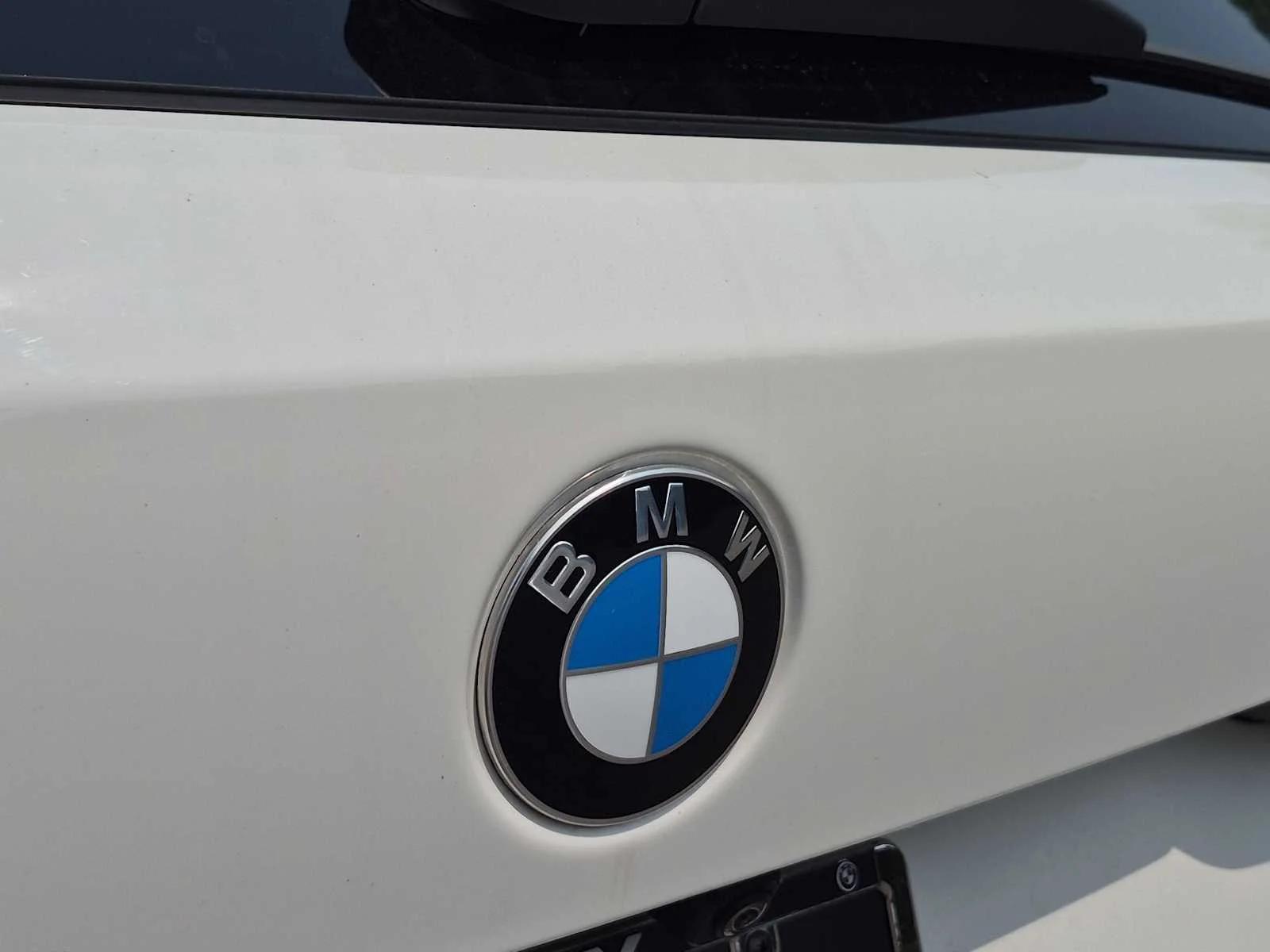 Used 2022 Alpine White BMW sDrive40i image 11