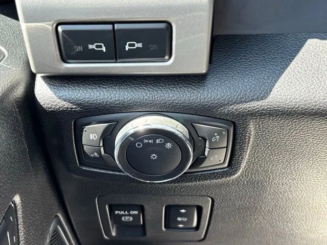 Used 2018 Red Ford LARIAT image 31