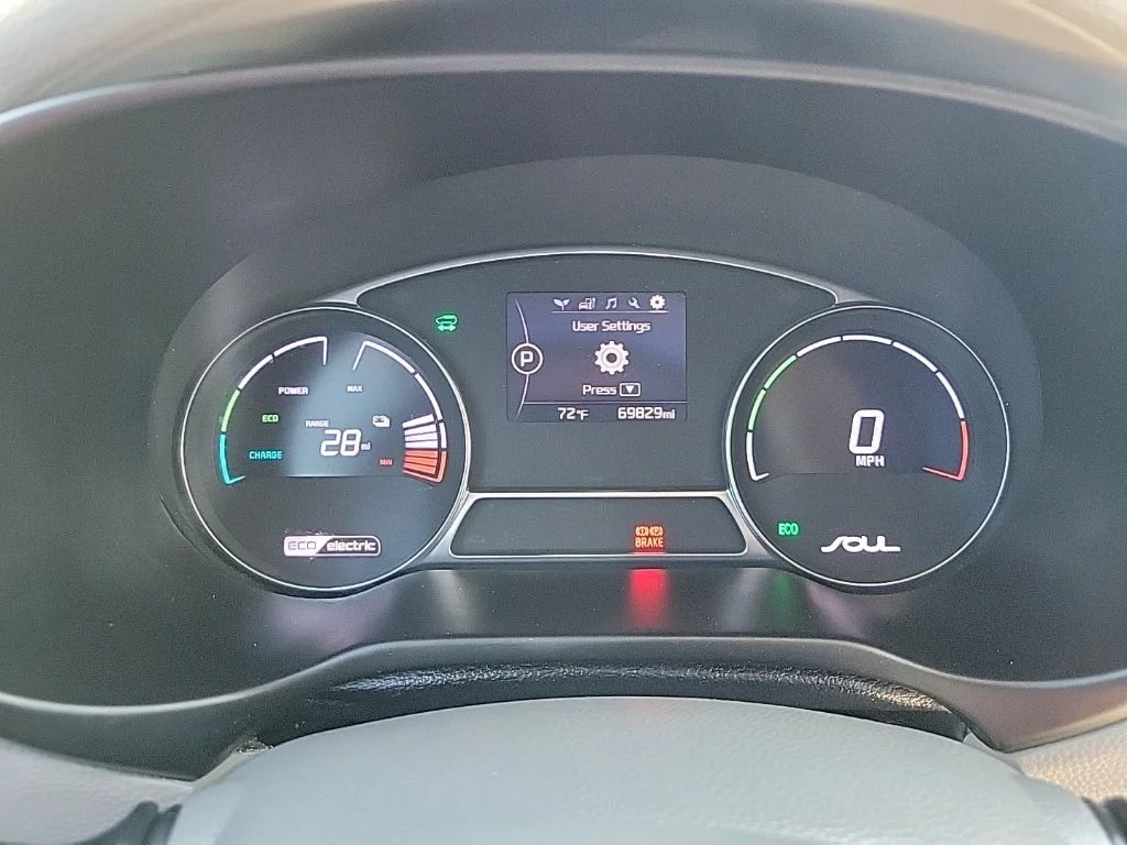 Used 2017 Caribbean Blue w/Clear White Roof Kia Base image 9