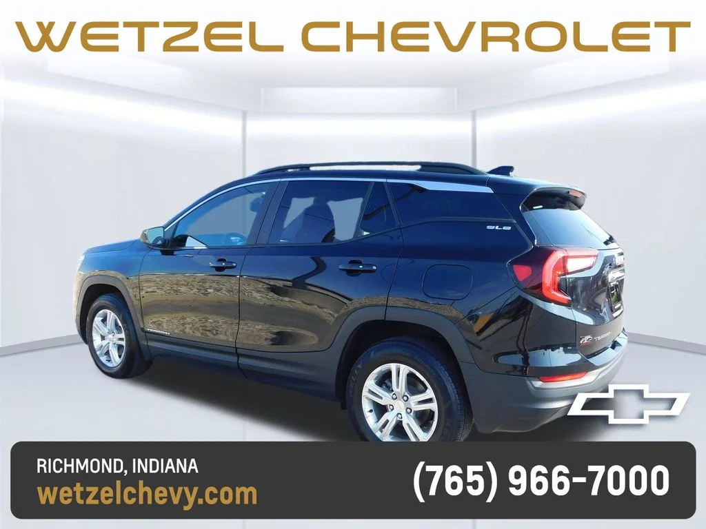 Used 2022 Black GMC SLE image 5