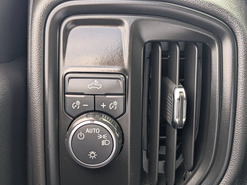 Used 2020 BLACK Chevrolet Custom image 23