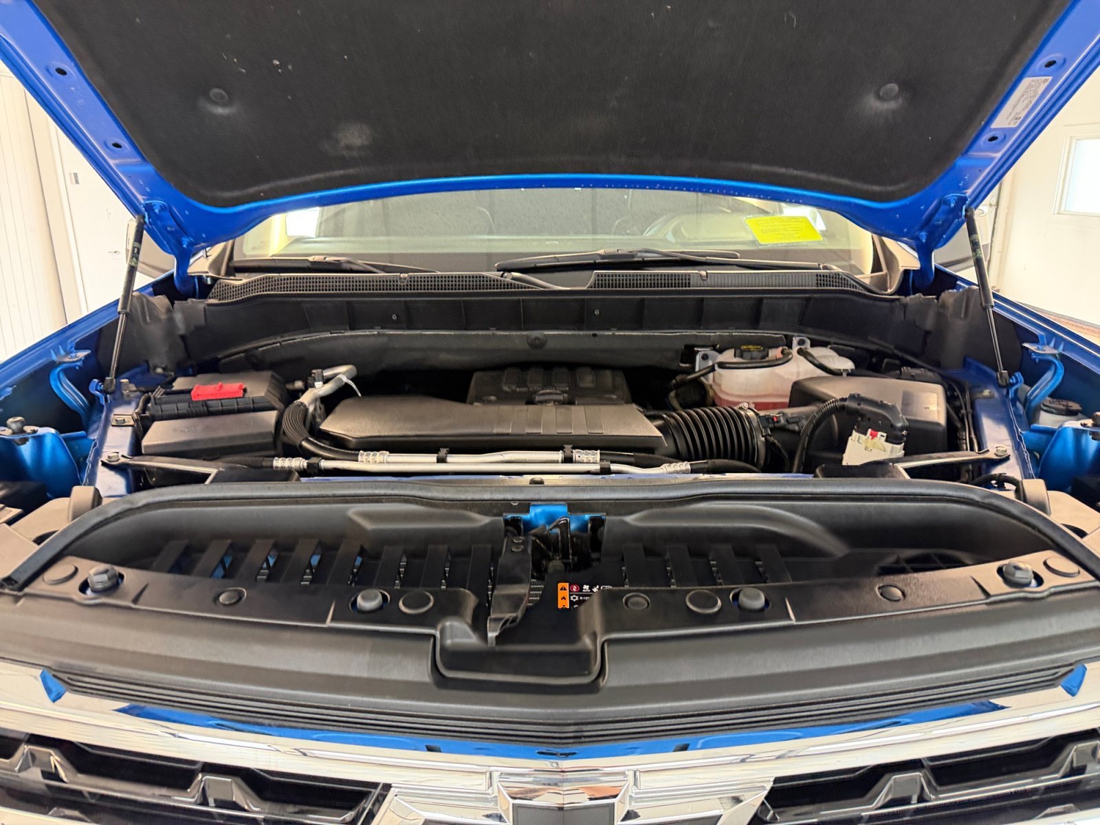 Used 2025 Riptide Blue Metallic Chevrolet LT image 6