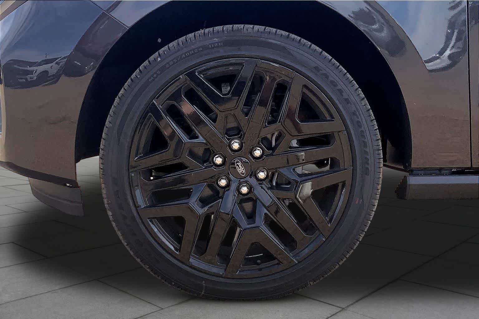 New 2026 Dark Matter Gray Metallic Ford Platinum image 11