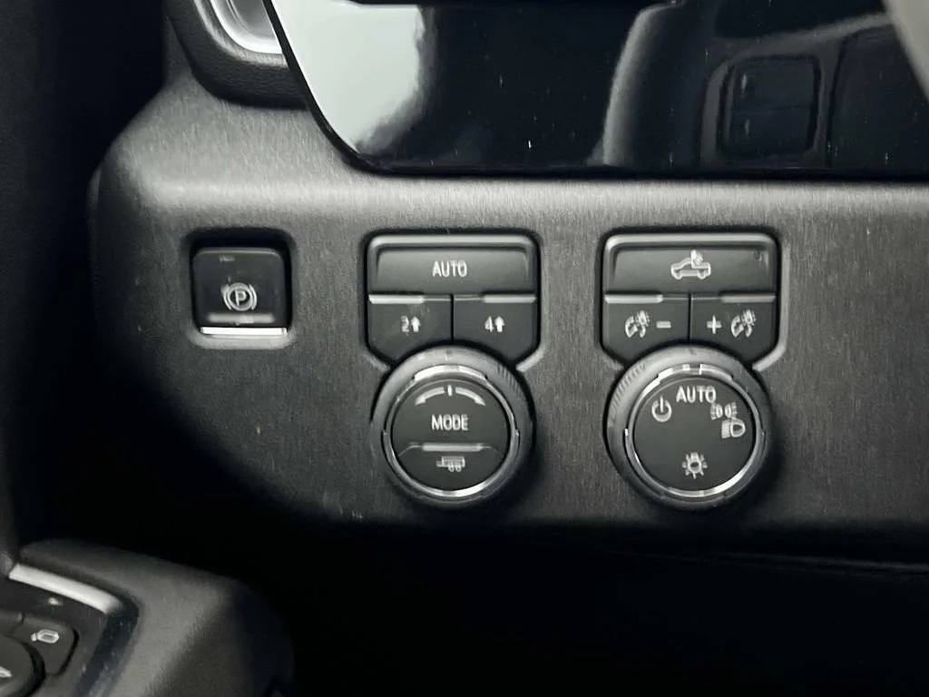 New 2026 Summit White Chevrolet LT (2FL) image 21