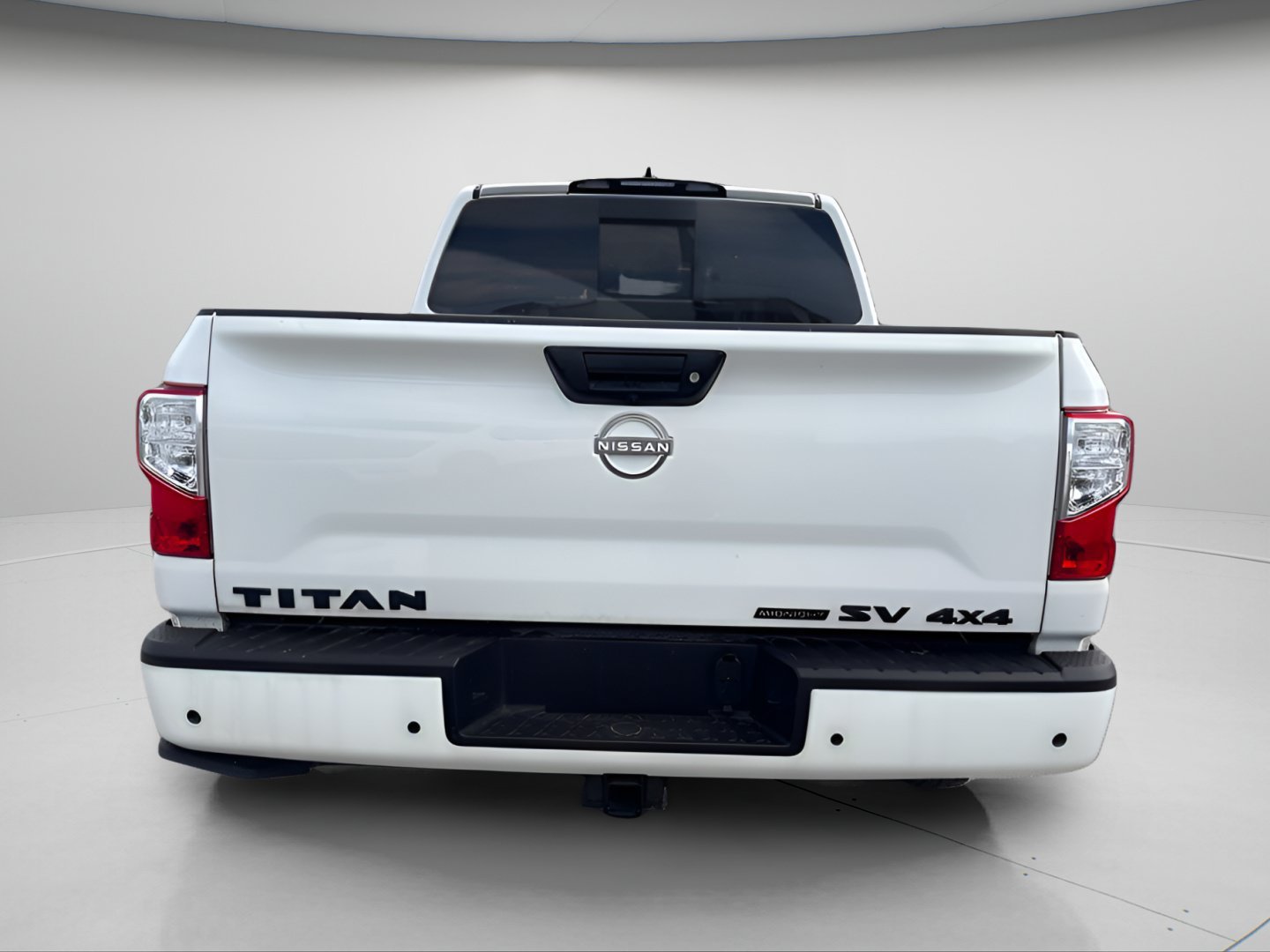 Used 2023 Glacier White Nissan SV image 9