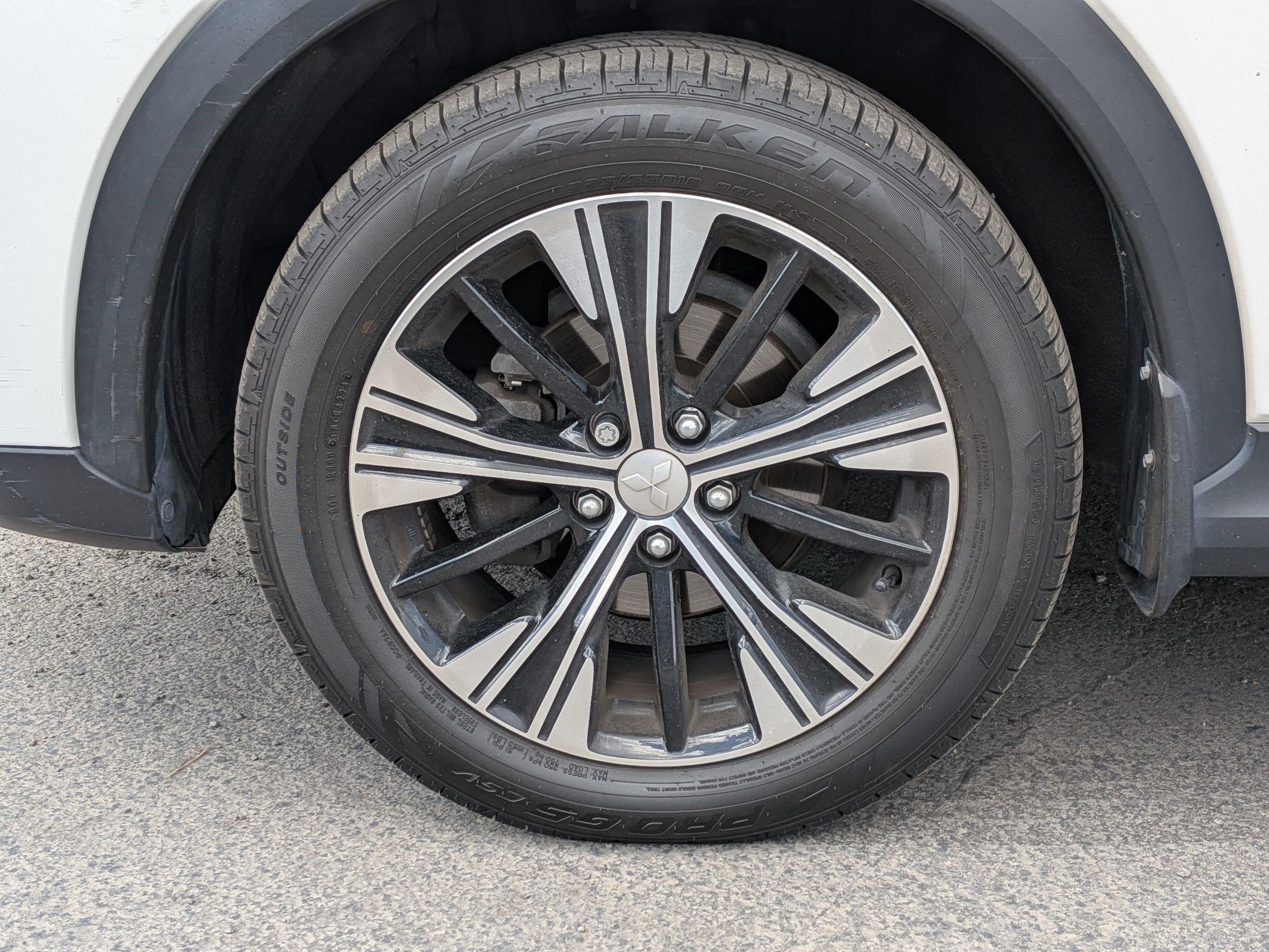 Used 2019 White Mitsubishi SE image 11