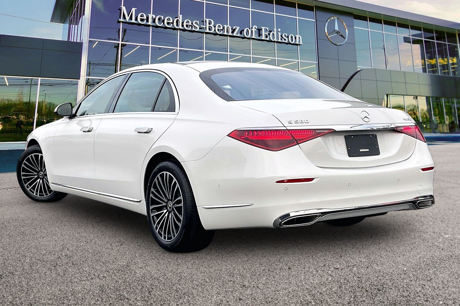 New 2026 MANUFAKTUR Moonlight White Metallic Mercedes-Benz S 580 image 16