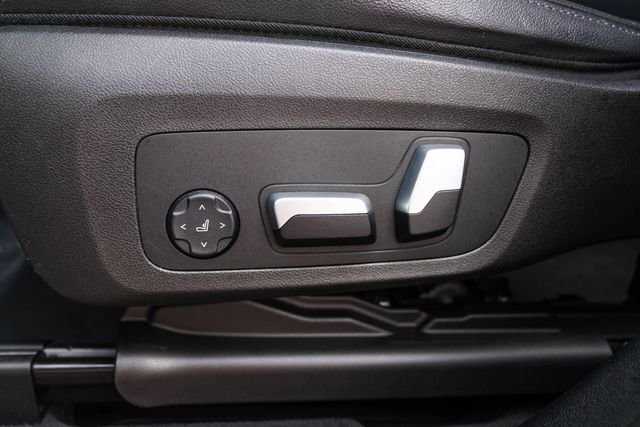 Used 2023 Jet Black BMW xDrive30i image 24