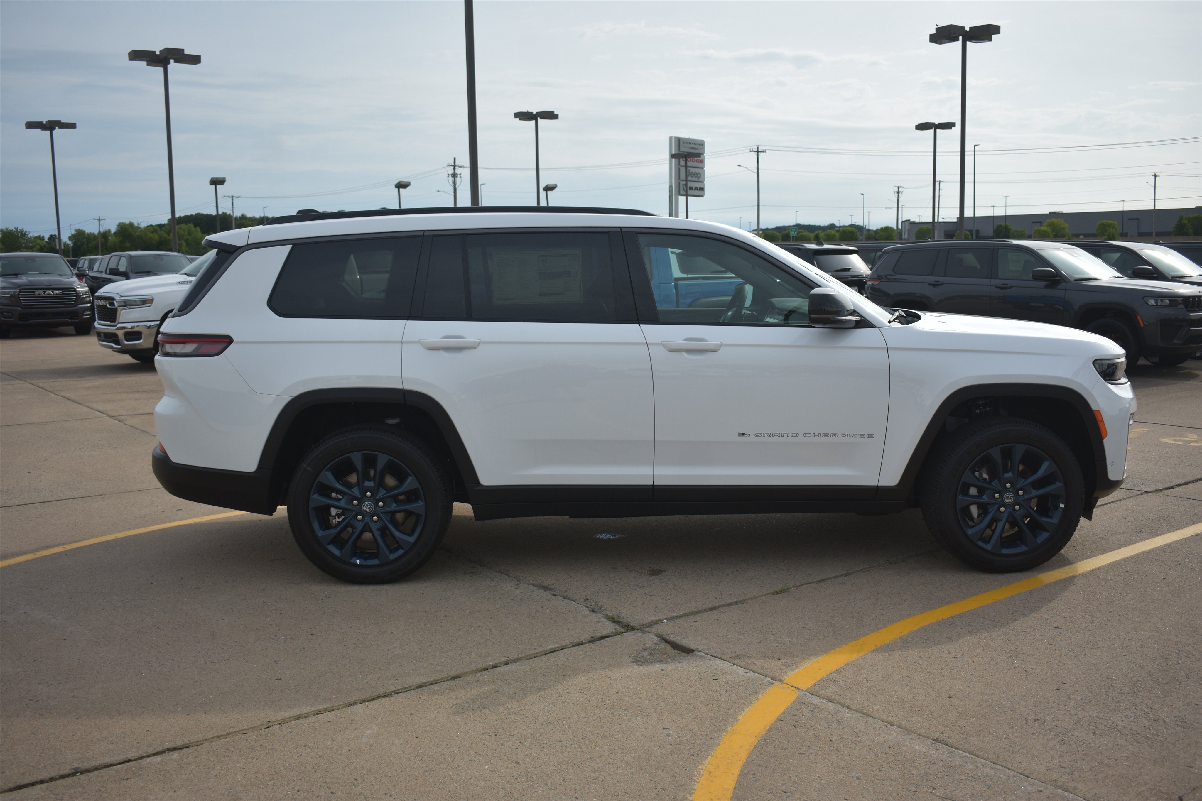 New 2026 Bright White Clear-Coat Exterior Paint Jeep 85th Anniversary Edition image 4