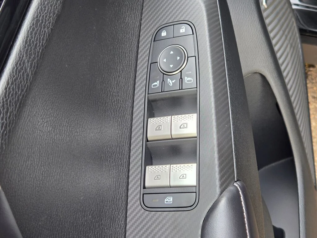 New 2026 Black Mitsubishi SE image 19