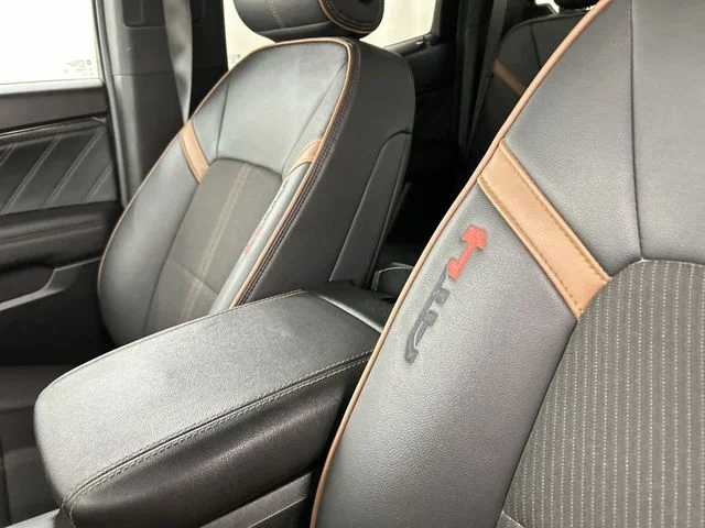 Used 2023  GMC AT4 image 21