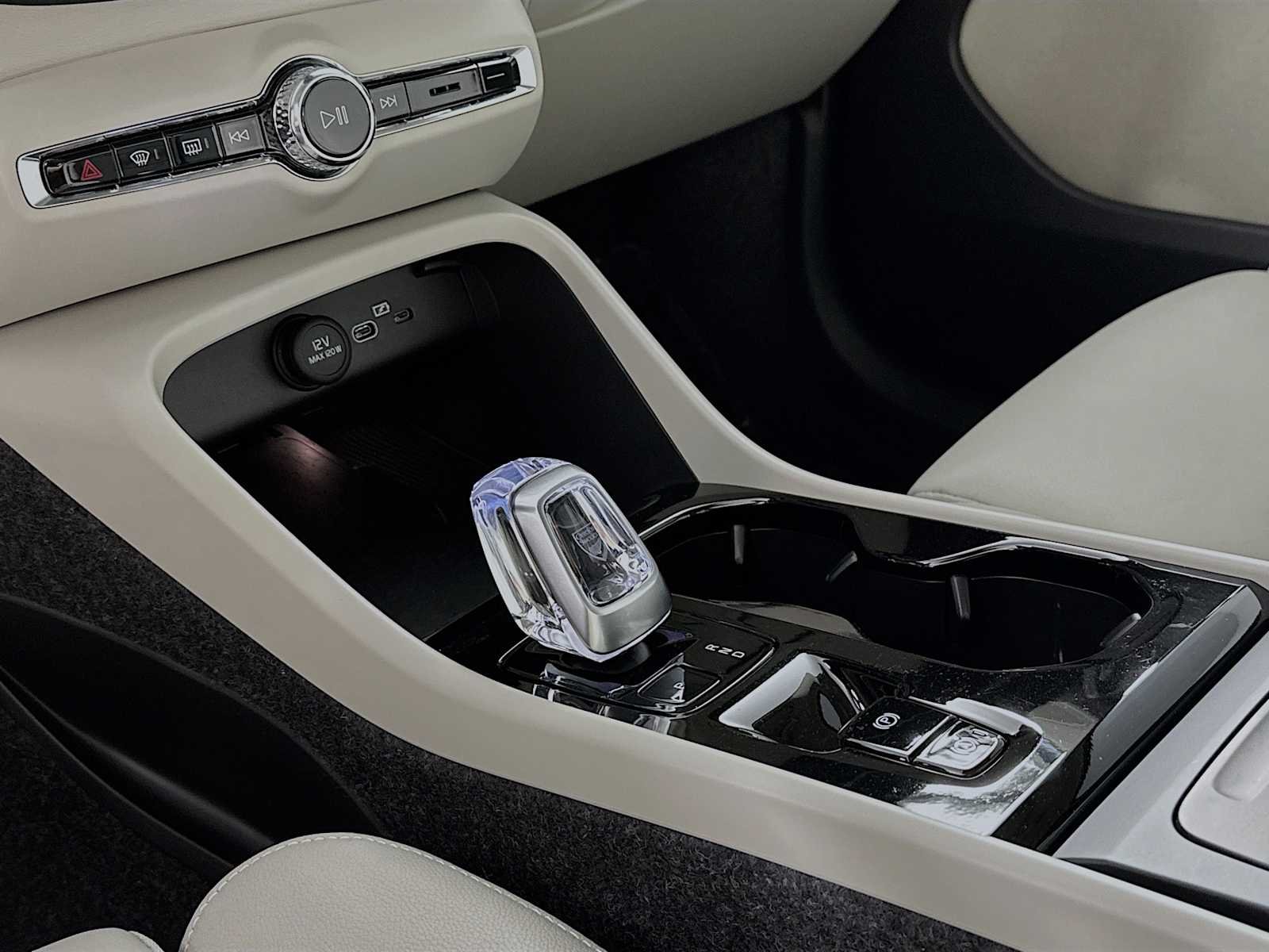 Used 2026 Aurora Silver Volvo Ultra image 16