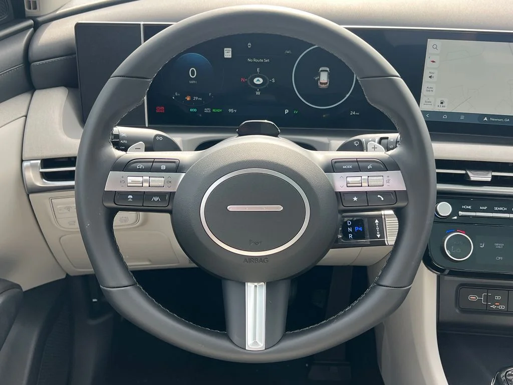 Used 2025 Red Hyundai SEL Convenience image 24