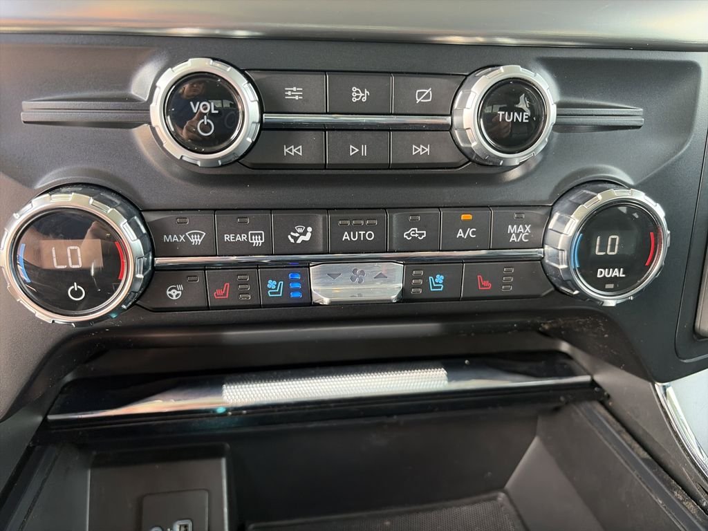 Used 2021 White Ford Lariat image 24