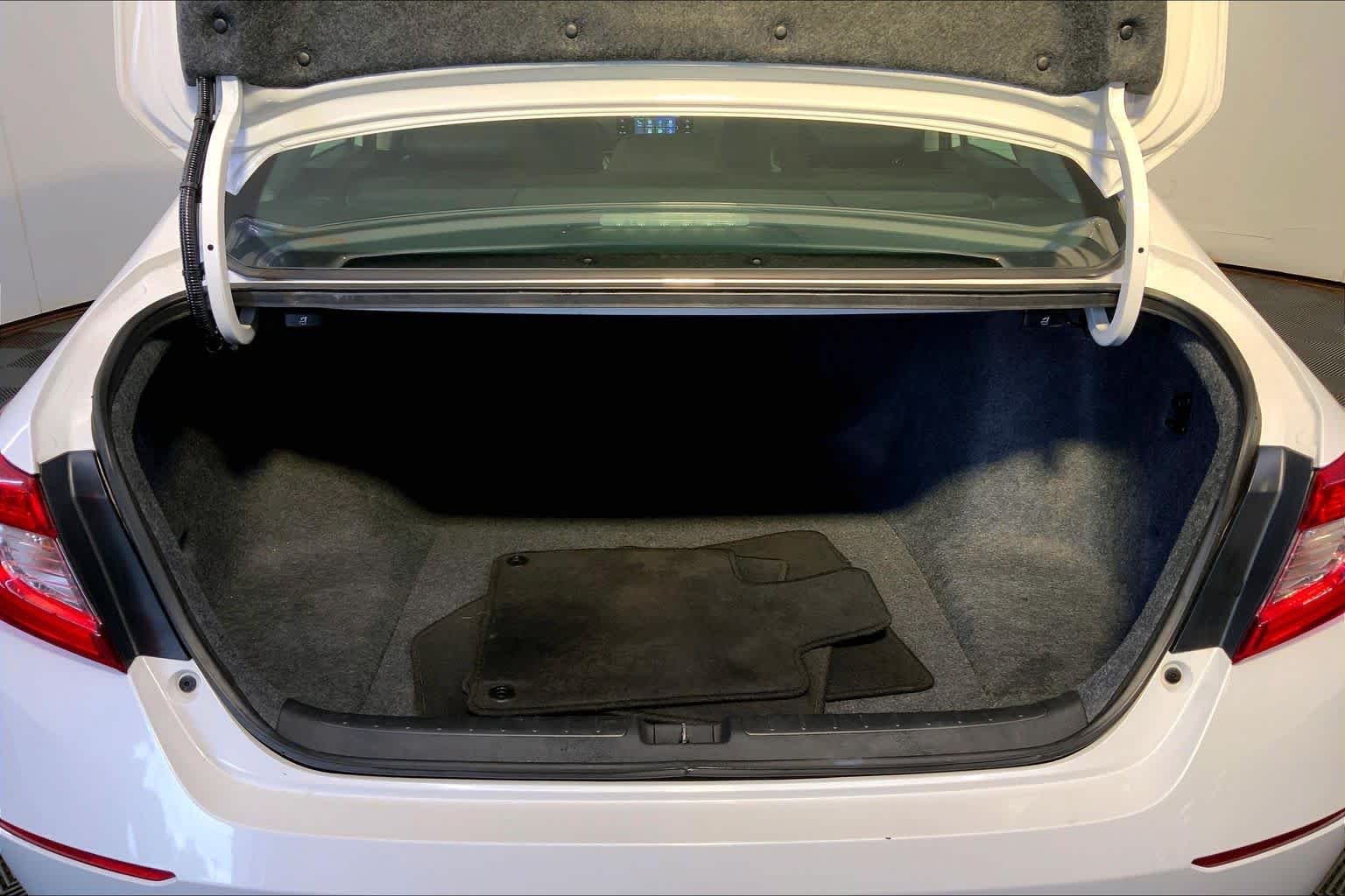 Used 2020 Platinum White Pearl Honda EX-L image 36