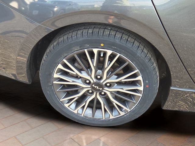 Used 2024 Gray Kia GT-Line image 4