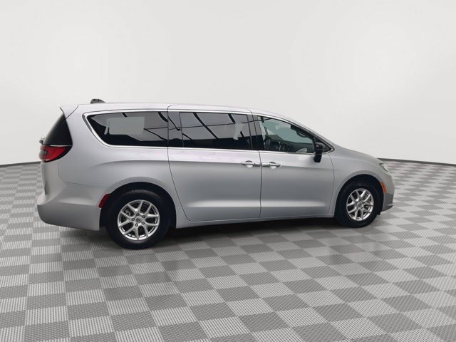 Used 2024 Silver Mist Clearcoat Chrysler Touring L image 39