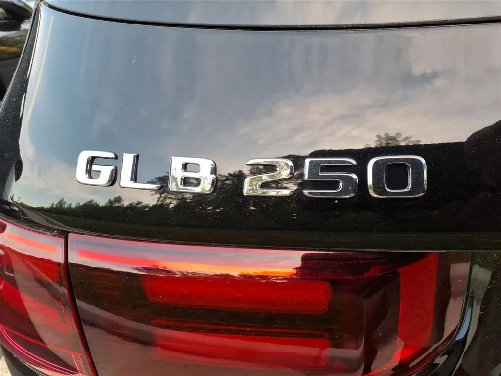 New 2025 Night Black Mercedes-Benz GLB 250 image 35