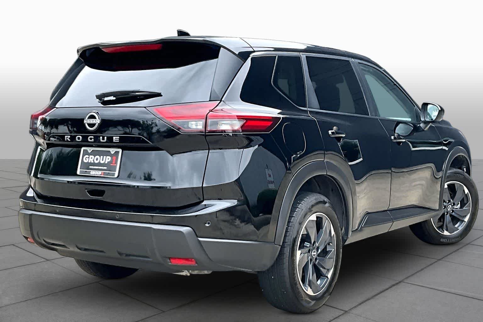 Used 2025 Super Black Nissan SV image 12